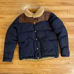 Penfield Down Navy Jacket with Leather Yoke and Shearling Collar Men’s Medium
